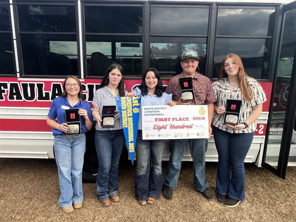  FFA students holding awards